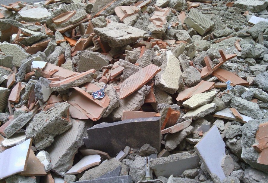 Denuncian el enterramiento irregular de residuos en operaciones de relleno de vertederos en la Comunidad de Madrid